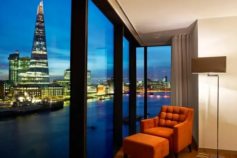 Riverside Elegance in London Bridge
